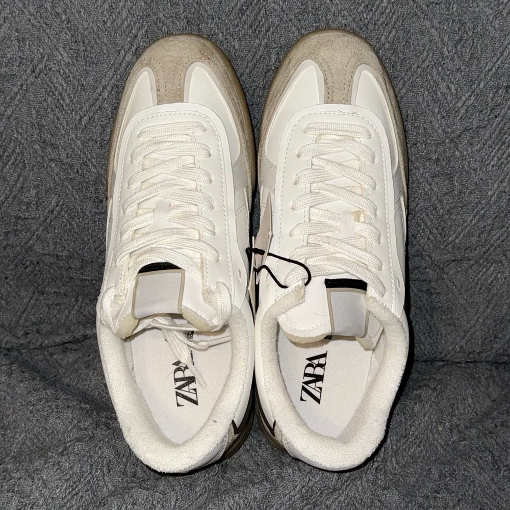 ZARA Men’s Retro-Style Sneakers (multicolor)